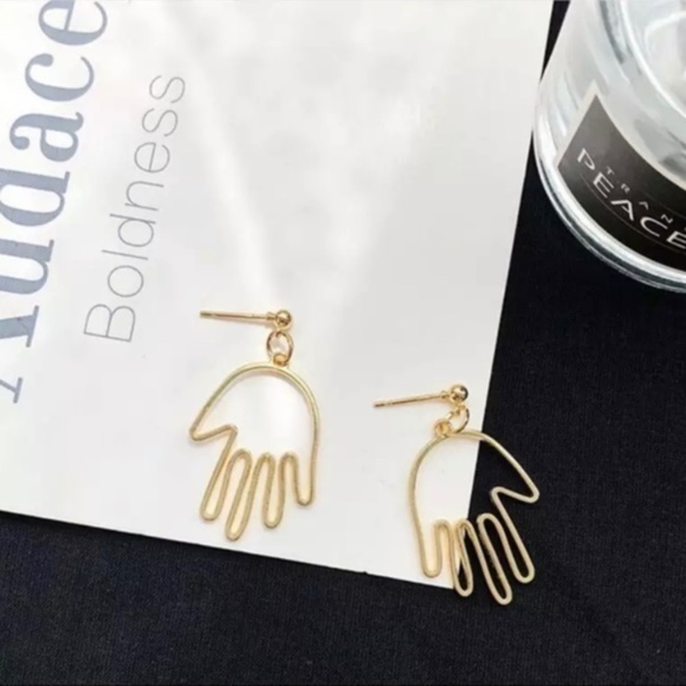 3/$30 ๐ Abstract Hand Earrings - Picture 1 of 4